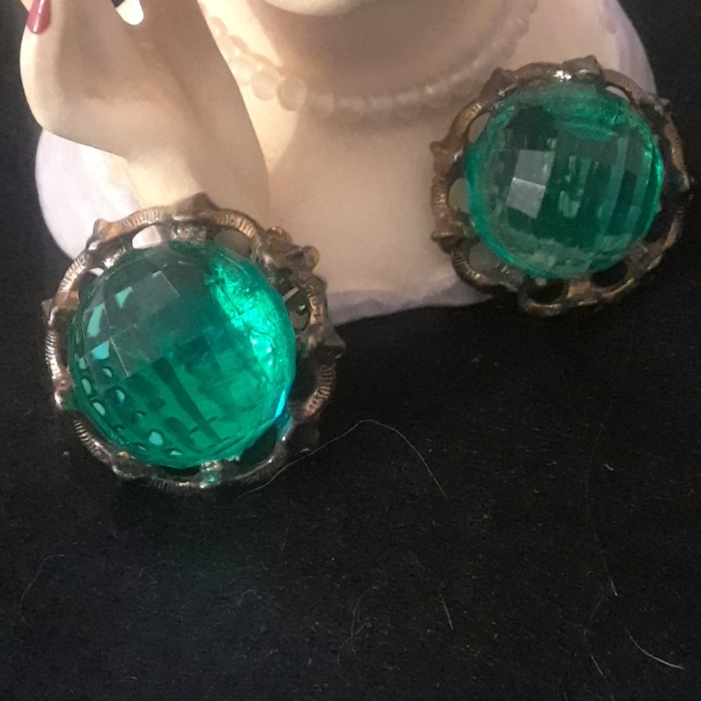 Vintage green clip-on earrings